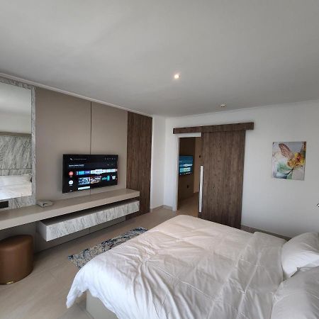 Imperial Suites Hotel Manama Exteriör bild