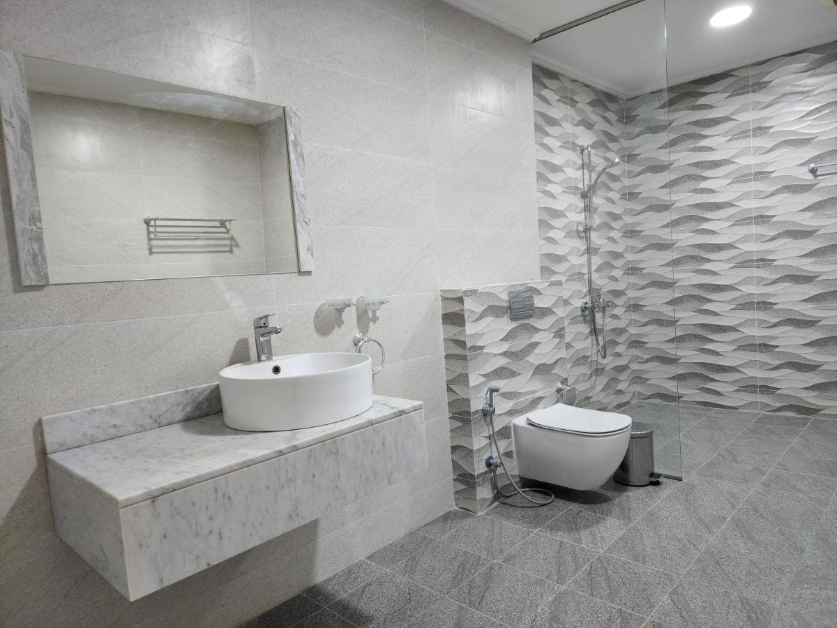 Imperial Suites Hotel Manama Exteriör bild