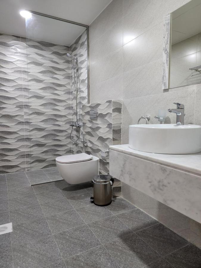Imperial Suites Hotel Manama Exteriör bild