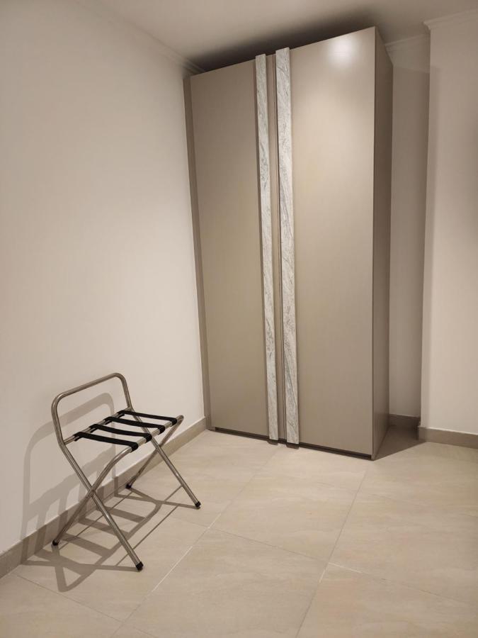 Imperial Suites Hotel Manama Exteriör bild