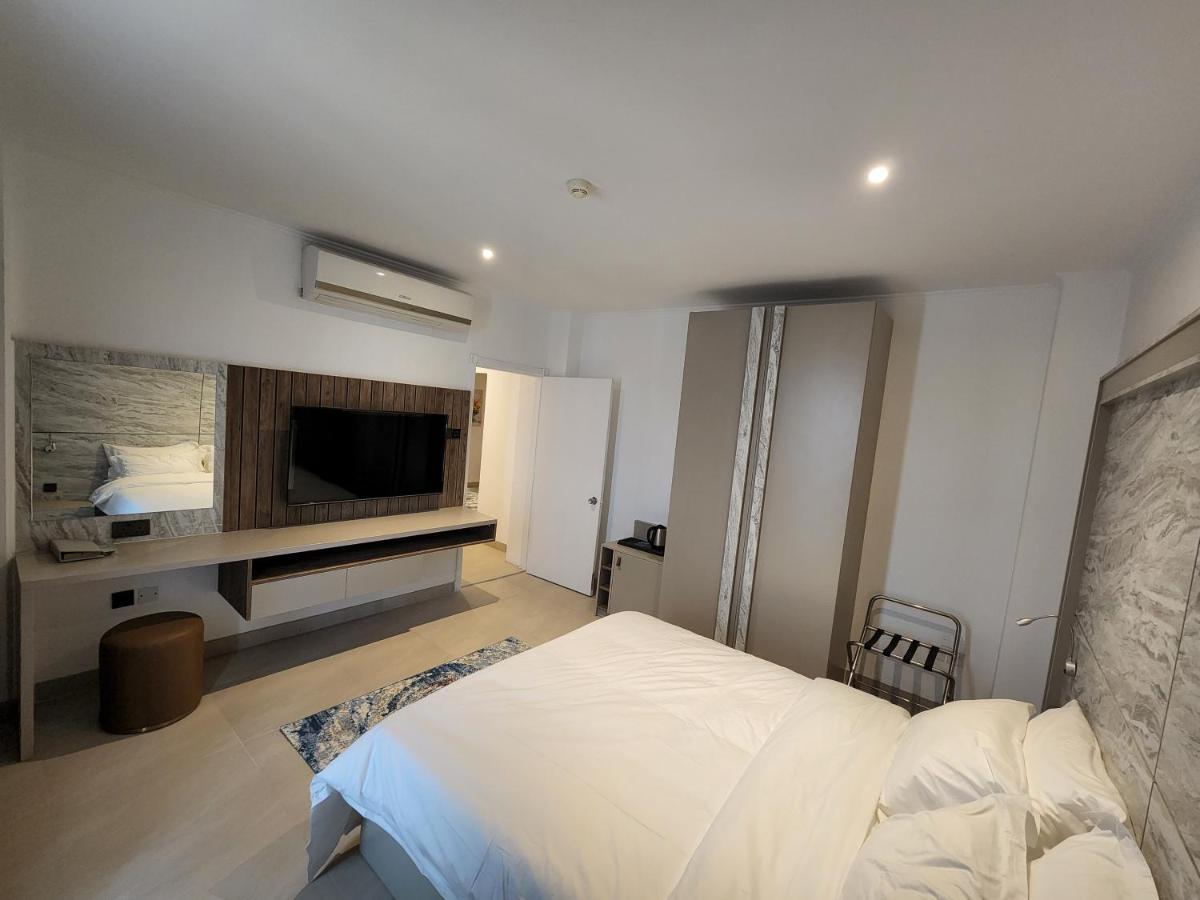 Imperial Suites Hotel Manama Exteriör bild
