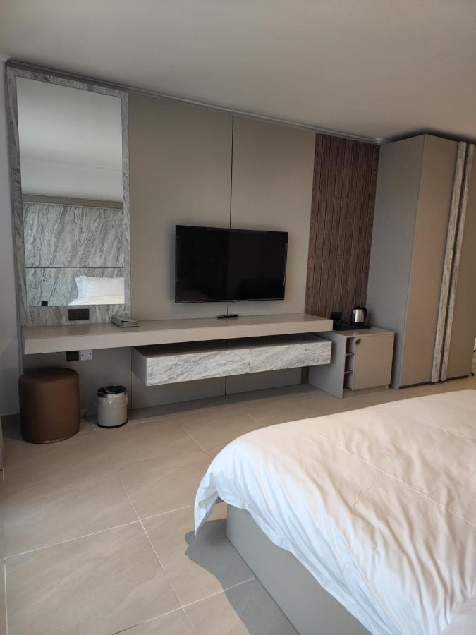 Imperial Suites Hotel Manama Exteriör bild