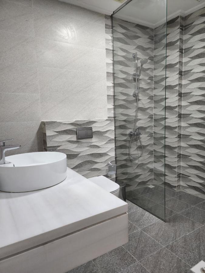 Imperial Suites Hotel Manama Exteriör bild