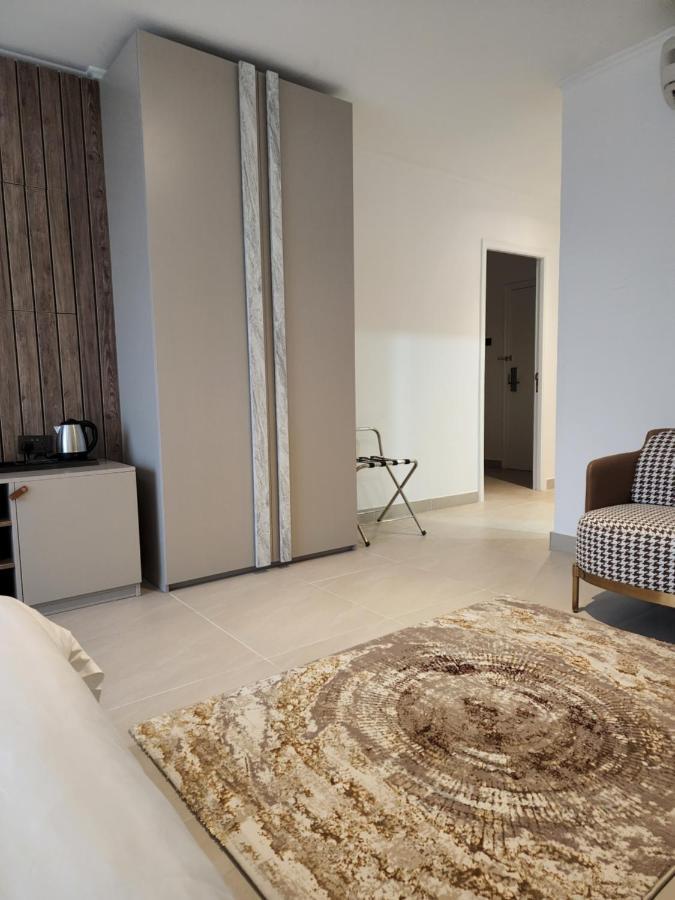 Imperial Suites Hotel Manama Exteriör bild