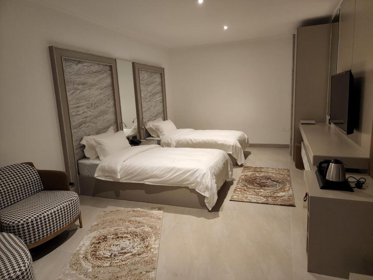 Imperial Suites Hotel Manama Exteriör bild