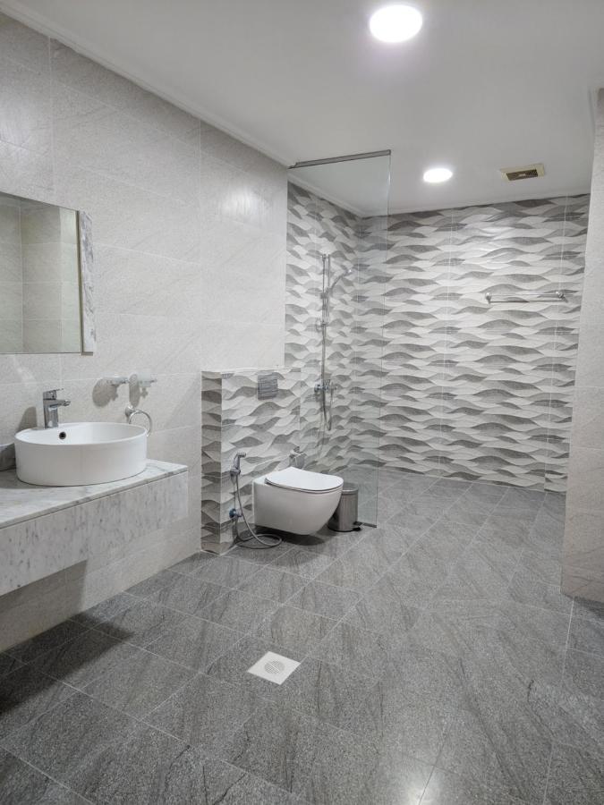 Imperial Suites Hotel Manama Exteriör bild