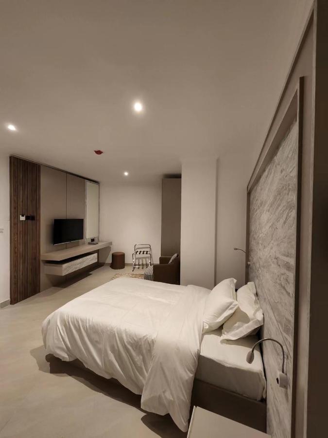 Imperial Suites Hotel Manama Exteriör bild