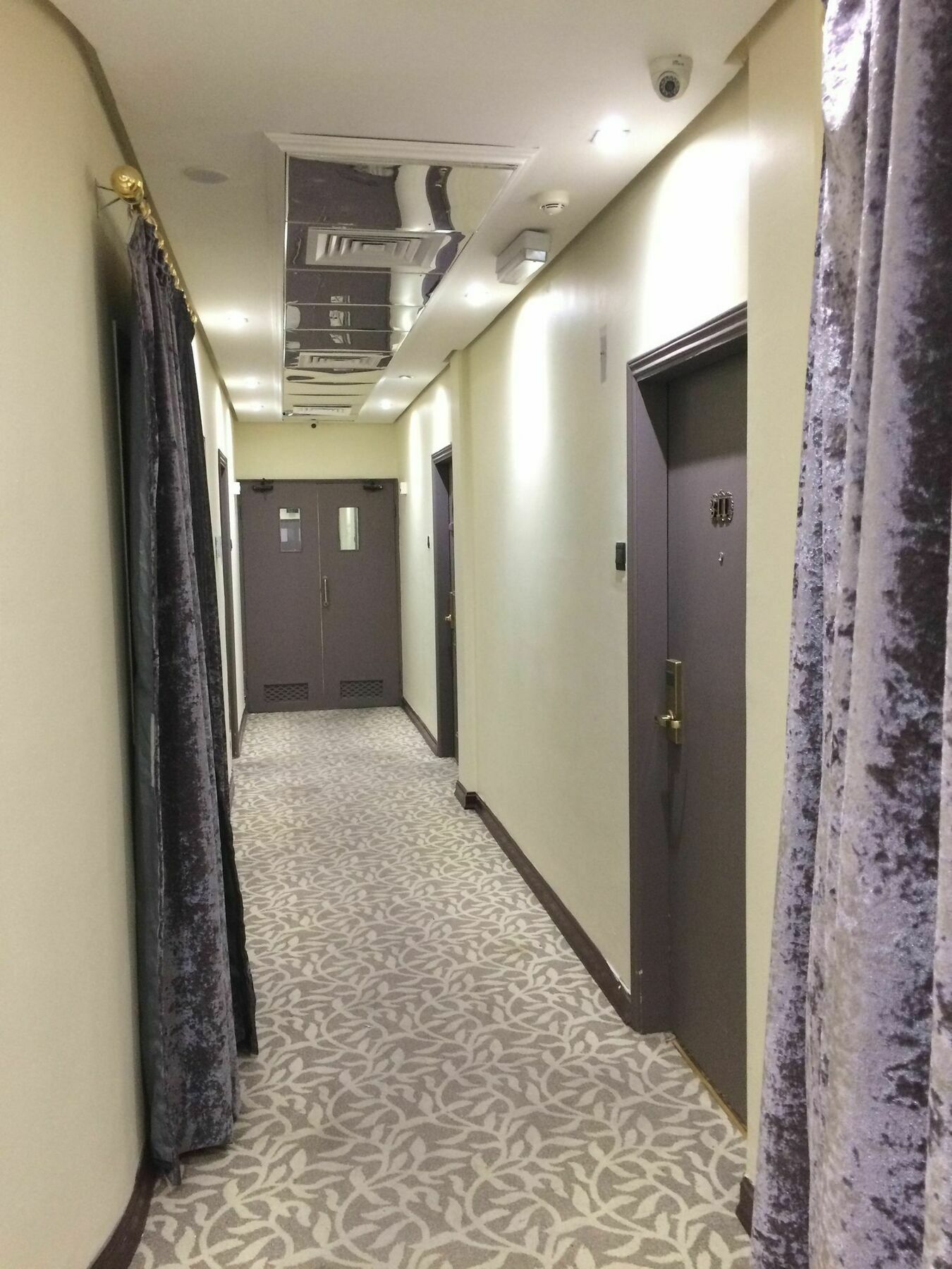 Imperial Suites Hotel Manama Exteriör bild