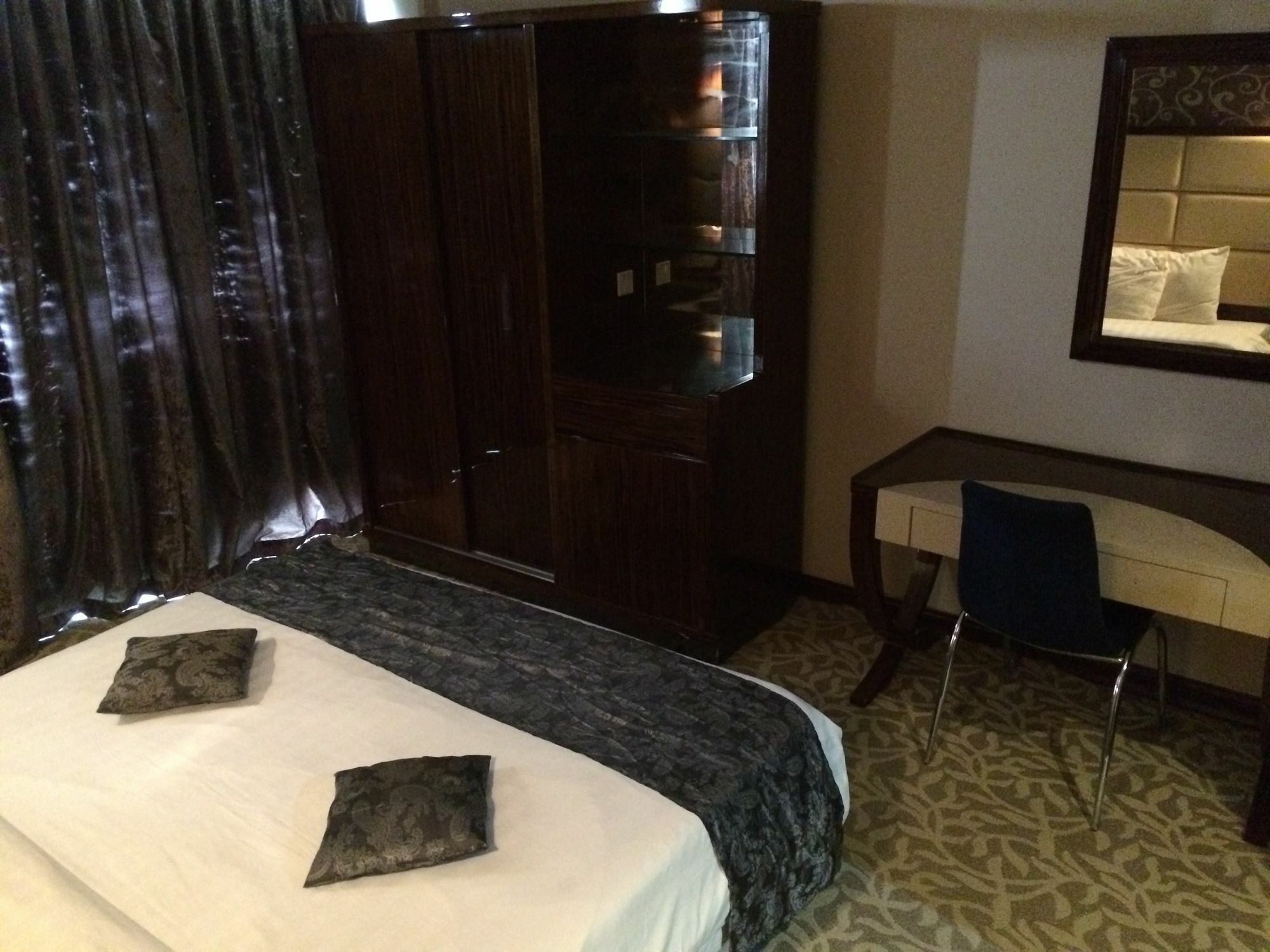 Imperial Suites Hotel Manama Exteriör bild